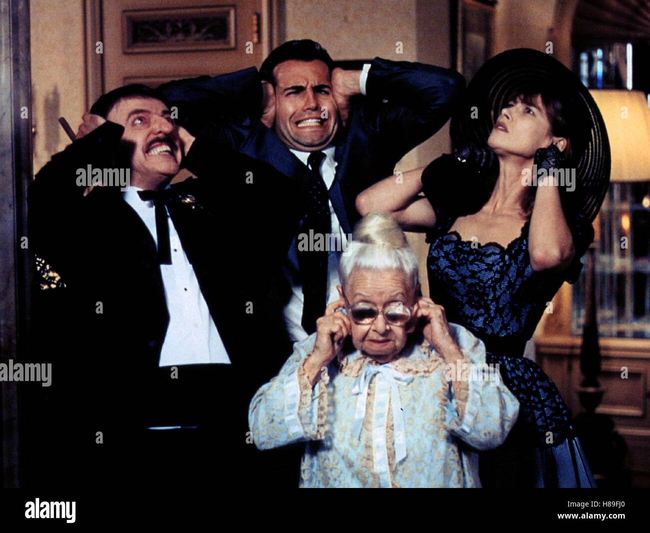 Das Schweigen der Hammel, (LE SILENCE DES JAMBONS / IL SILENZIO DEI PROSCIUTTI) USA-IT 1994, Regie : Ezio Greggio, John Astin, Billy Zane, JOANNA PACULA Banque D'Images