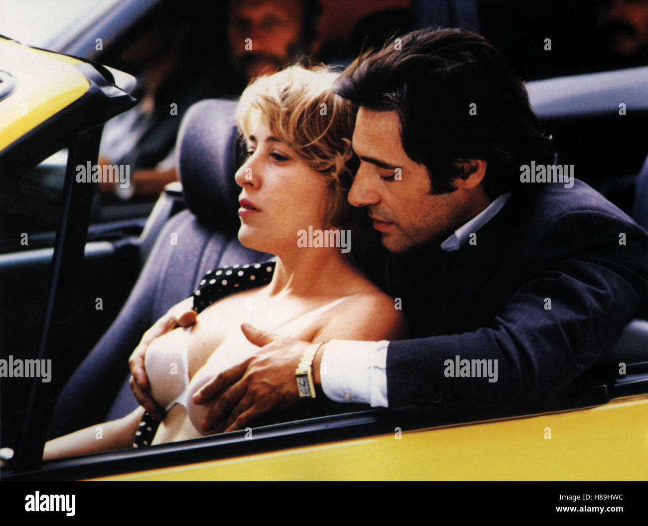 Mein Mann, (MON HOMME) F 1996, Regie : Bertrand Blier, BRUNO-VALERIA  TEDESCHI, Gérard Lanvin, Ausdruck : Cabrio, Schäferstündchen, Zärtlichkeit,  BH, Paar, Intimität Photo Stock - Alamy