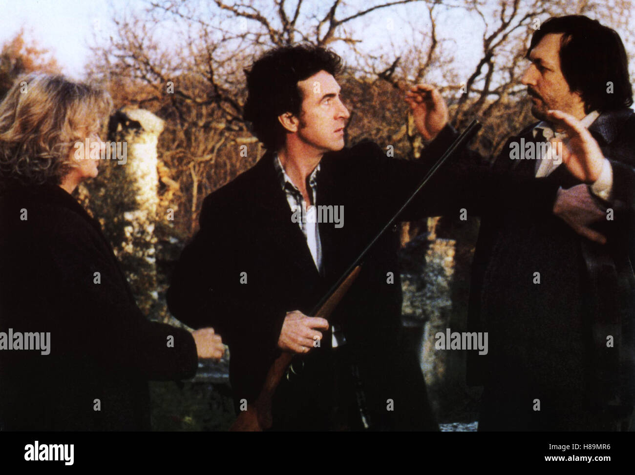 König, Dame, Bube, (L'DE MINUIT PAR SONDAGES) F 1998, Regie : Danièle Dubroux, Danièle DUBROUX, François Cluzet, SERGE RIABOUKINE, Ausdruck : Gewehr, Waffe, Hände hoch Banque D'Images