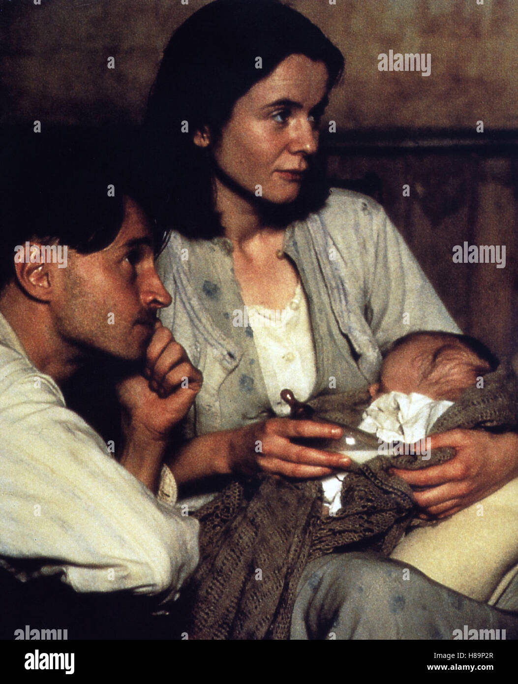 Die Asche meiner Mutter (ANGELA'S ASHES) IRL-USA 1999, Regie : Alan Parker, Robert CARLYLE, EMILY WATSON, Ausdruck : Familie, Vater, Mutter, bébé Banque D'Images