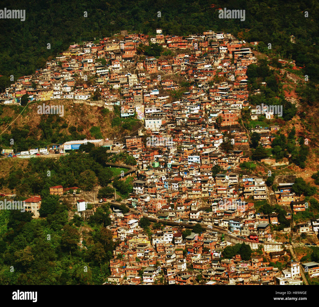 Mineira favela de Rio de Janeiro, situé derrière l'avenue où le défilé des groupes de samba Banque D'Images