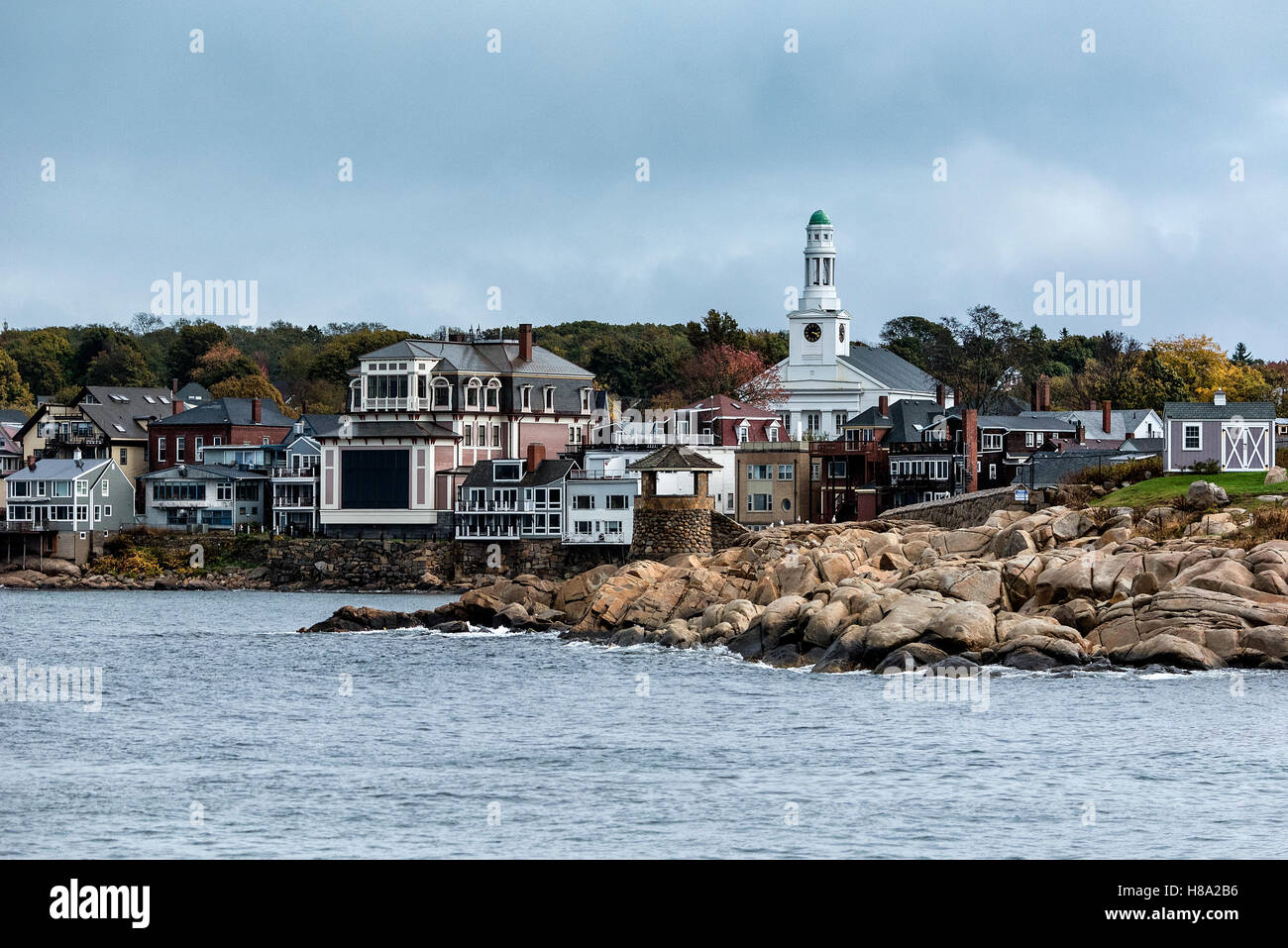 Vue front de mer, d'un côte de la Nouvelle Angleterre ville, Rockport, Massachusetts, USA. Banque D'Images