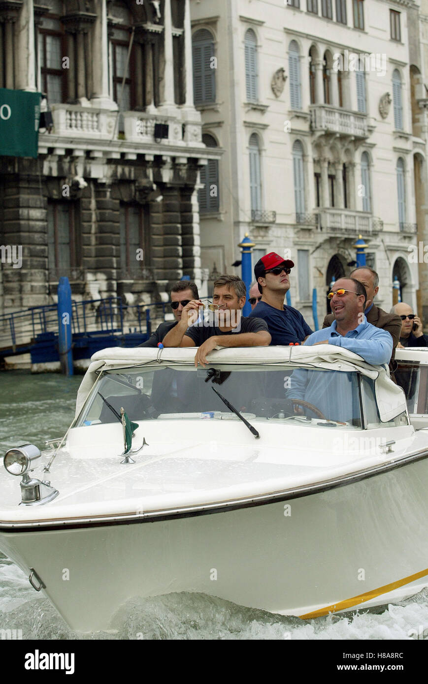 GEORGE CLOONEY GEORGE CLOONEY ARRIVE VENISE 60E FESTIVAL DU FILM DE VENISE ITALIE 01 Septembre 2003 Banque D'Images