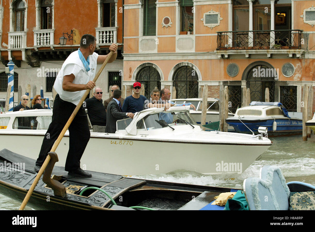 GEORGE CLOONEY GEORGE CLOONEY ARRIVE VENISE 60E FESTIVAL DU FILM DE VENISE ITALIE 01 Septembre 2003 Banque D'Images