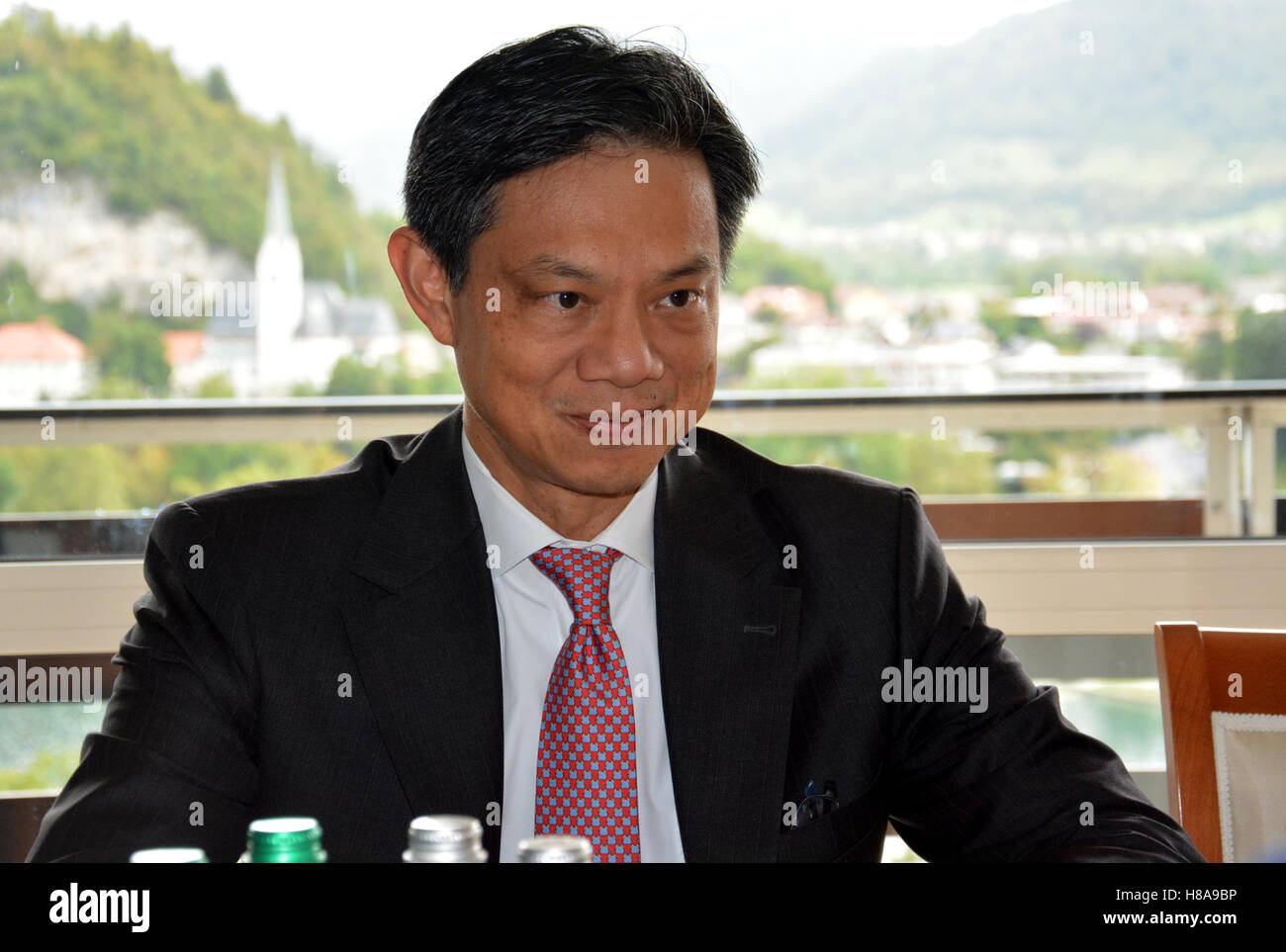 Sous-secrétaire adjoint du Bureau des affaires européennes et eurasiennes, Hoyt Brian Yee au cours de la réunion Banque D'Images