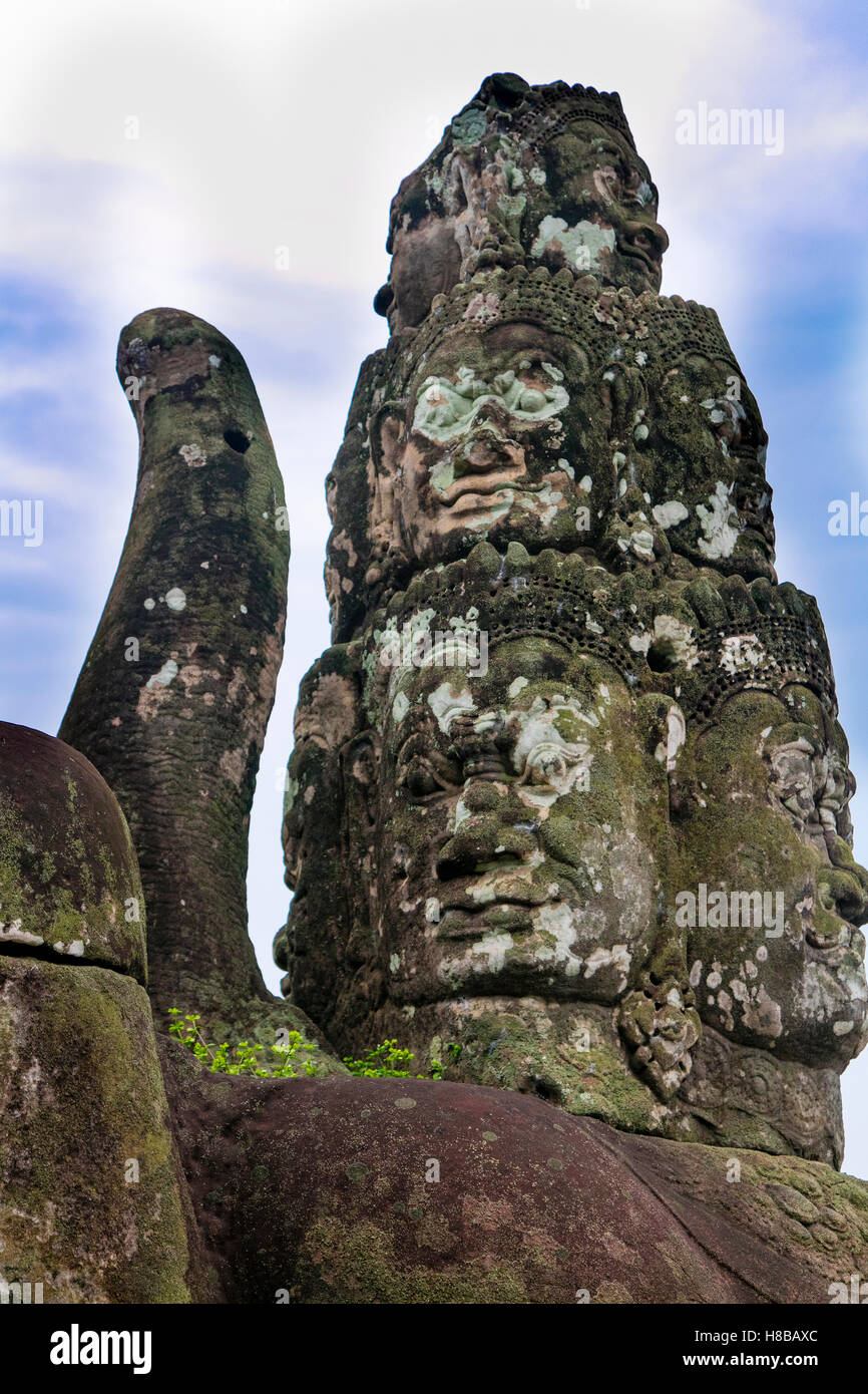 Dévas statues, Pont à Angkor Thom, Angkor, Siem Reap, Cambodge, Banque D'Images