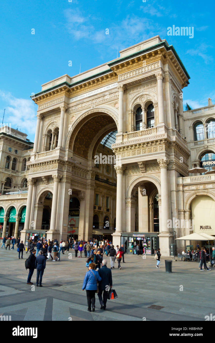 La Piazza del Duomo, avec façade de la galerie Vittorio Emanuele II, Milan, Lombardie, Italie Banque D'Images