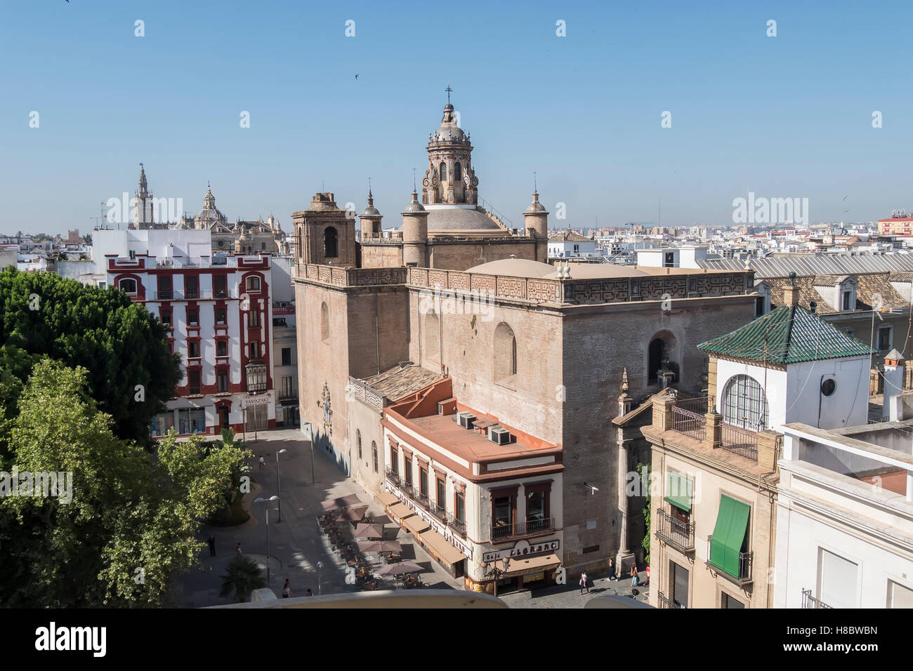 Église de l'Annonciation, la Giralda de Séville et à l'arrière-plan Cathedal, Séville, Espagne. Iglesia de la Anunciación, Giralda y Banque D'Images