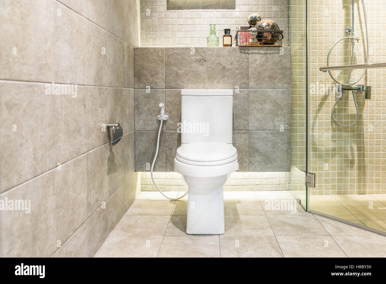 Toilettes de l'hôtel de luxe Banque de photographies et d'images à haute  résolution - Alamy