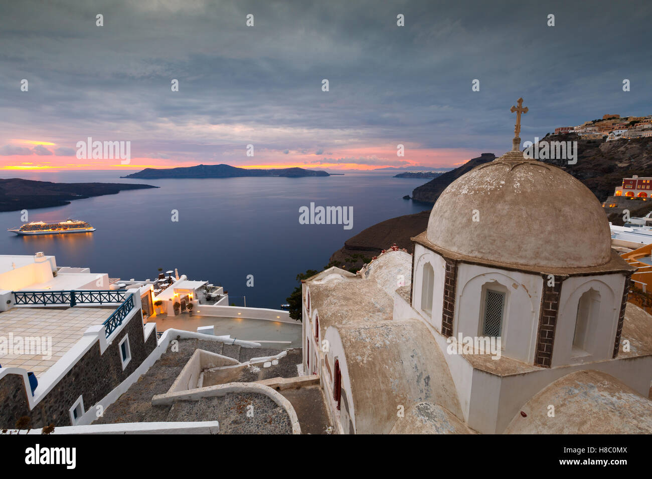 Ville de Fira sur l'île de Santorin, Grèce. Banque D'Images