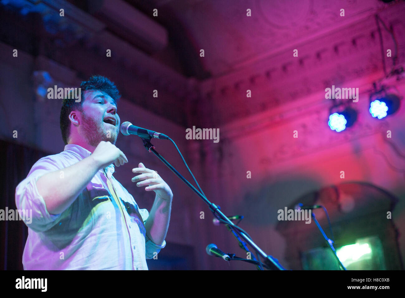 Chad Valley (aka Hugo live à l'appui de la lumière vive lumière vive au Bush Hall à Londres. Date de la photo : 4 novembre Banque D'Images