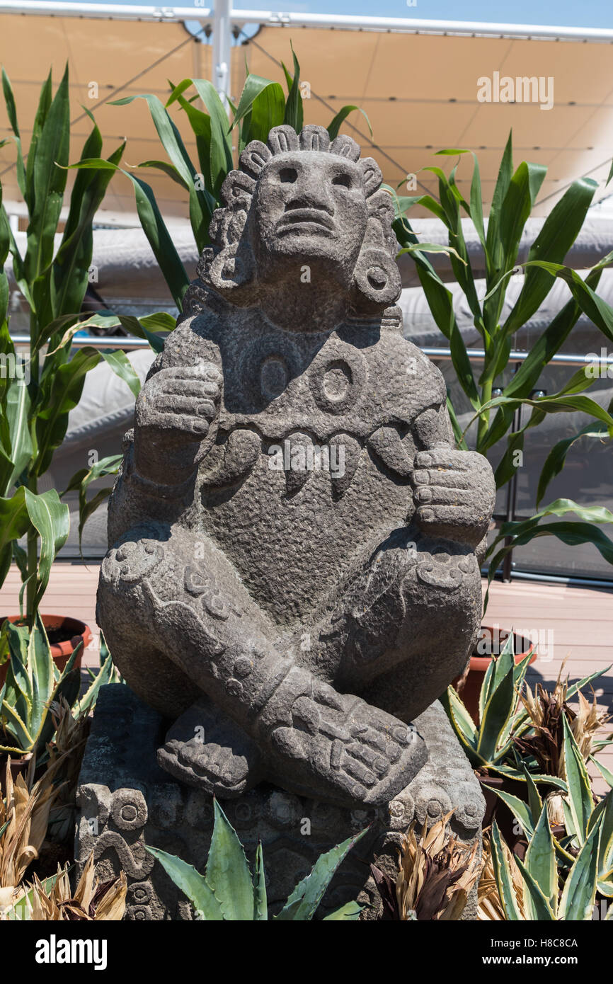 Statue de pierre Maya du Mexique : ancienne divinité du maïs Banque D'Images