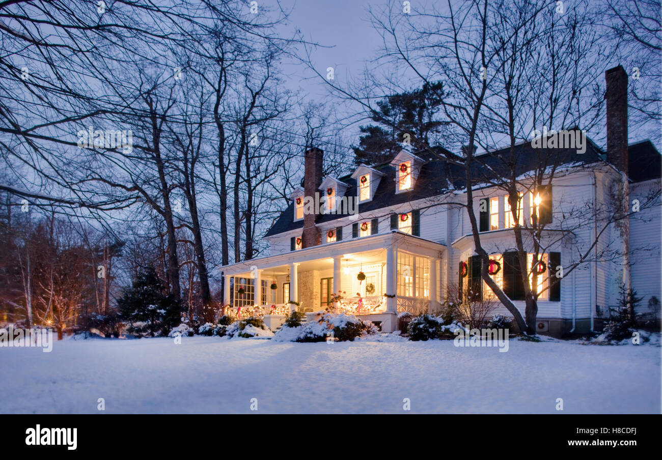Extérieur de maison de style en hiver, Lenox, Massachusetts, USA. Banque D'Images