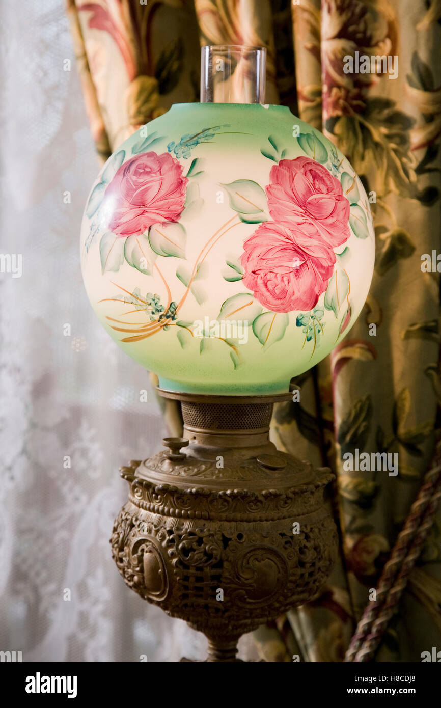 Victorian lampe à huile en verre décoratif de l'ombre. Banque D'Images