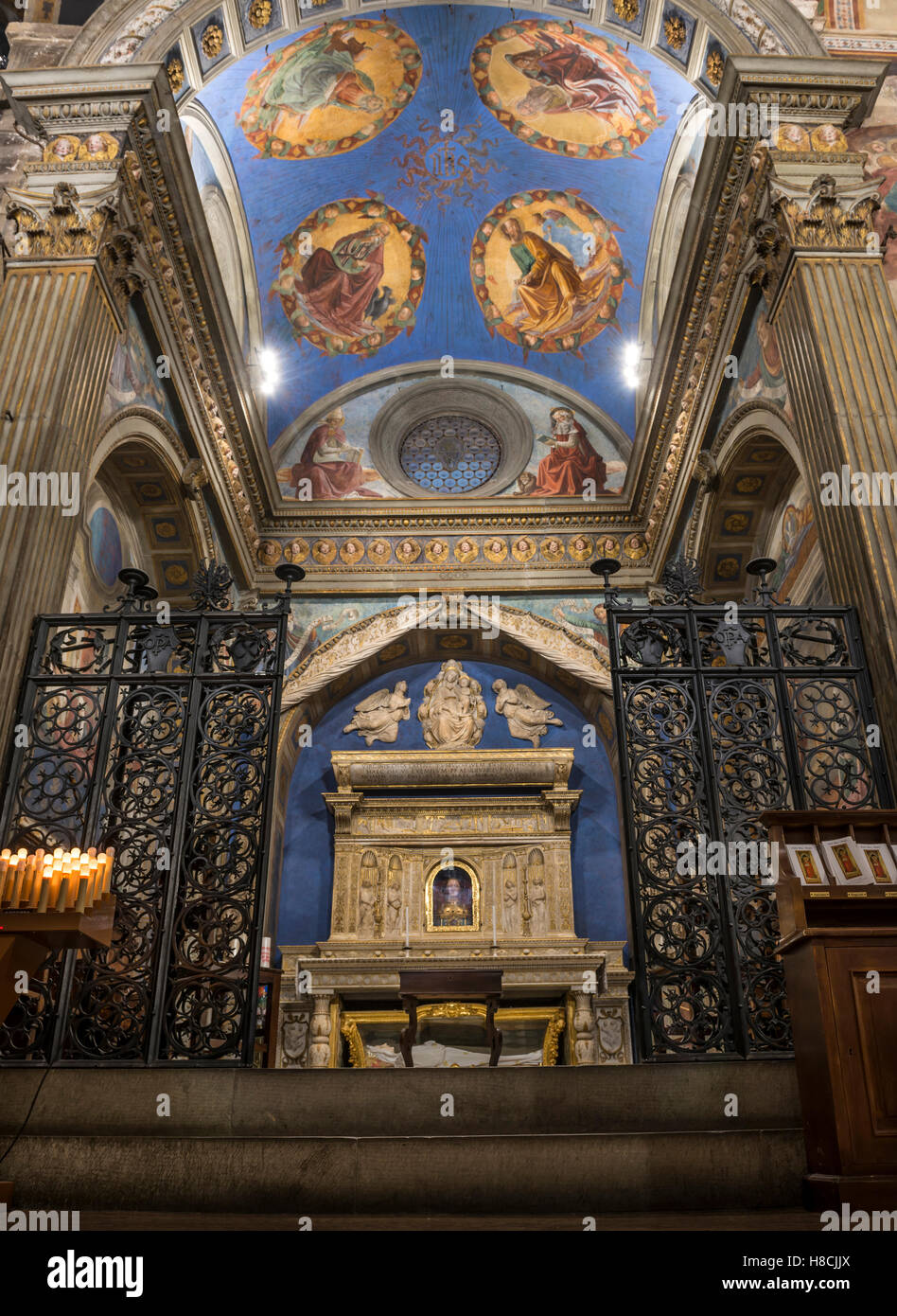 L'intérieur de l'église collégiale de San Gimignano, Toscane, Italie Banque D'Images