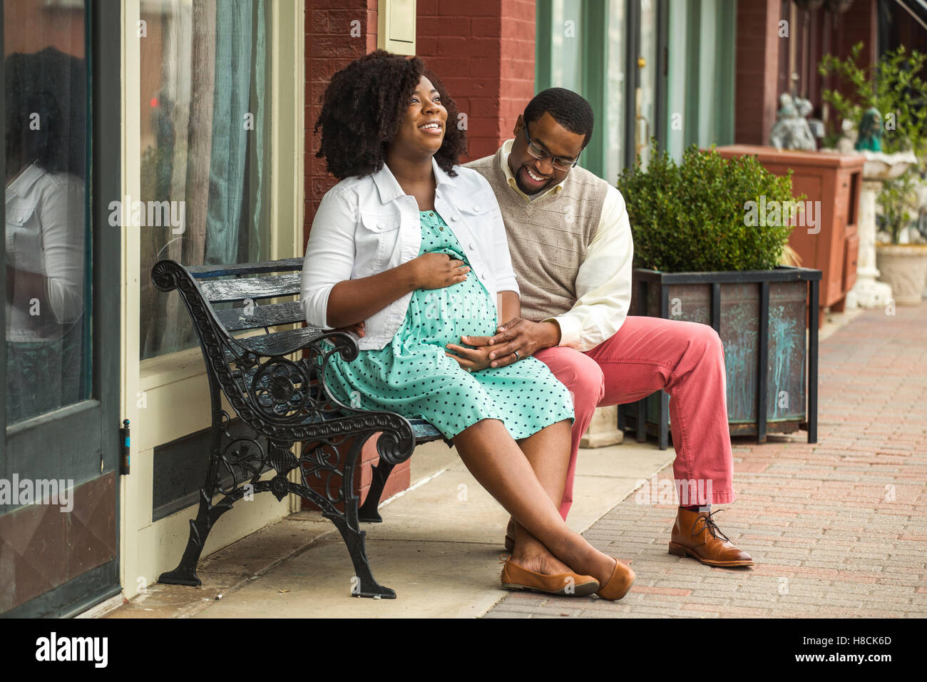 African American Femme Enceinte Et Son Mari Photo Stock Alamy