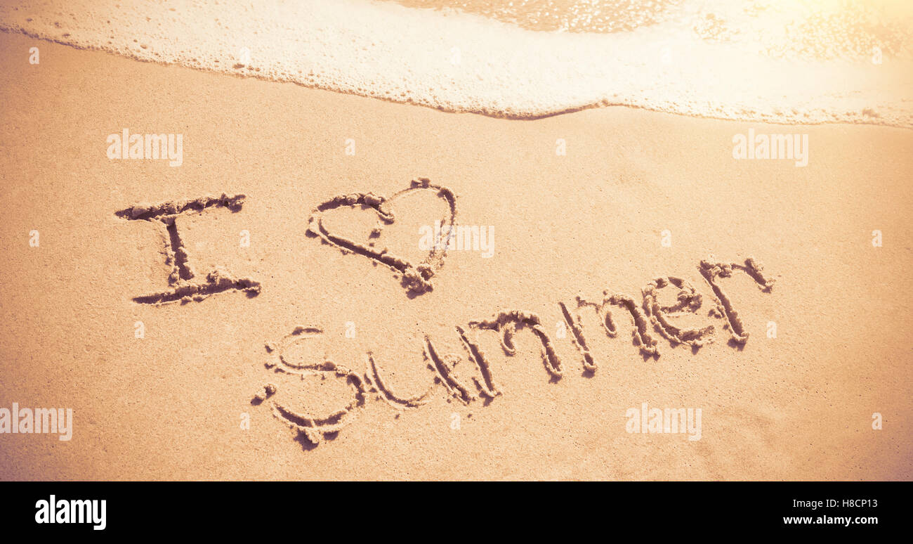J'aime écrit sur le sable d'été Banque D'Images