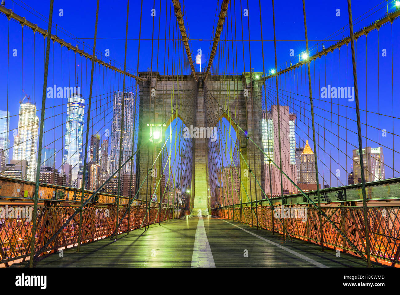 Pont de Brooklyn Promenade avec le New York City skyline. Banque D'Images