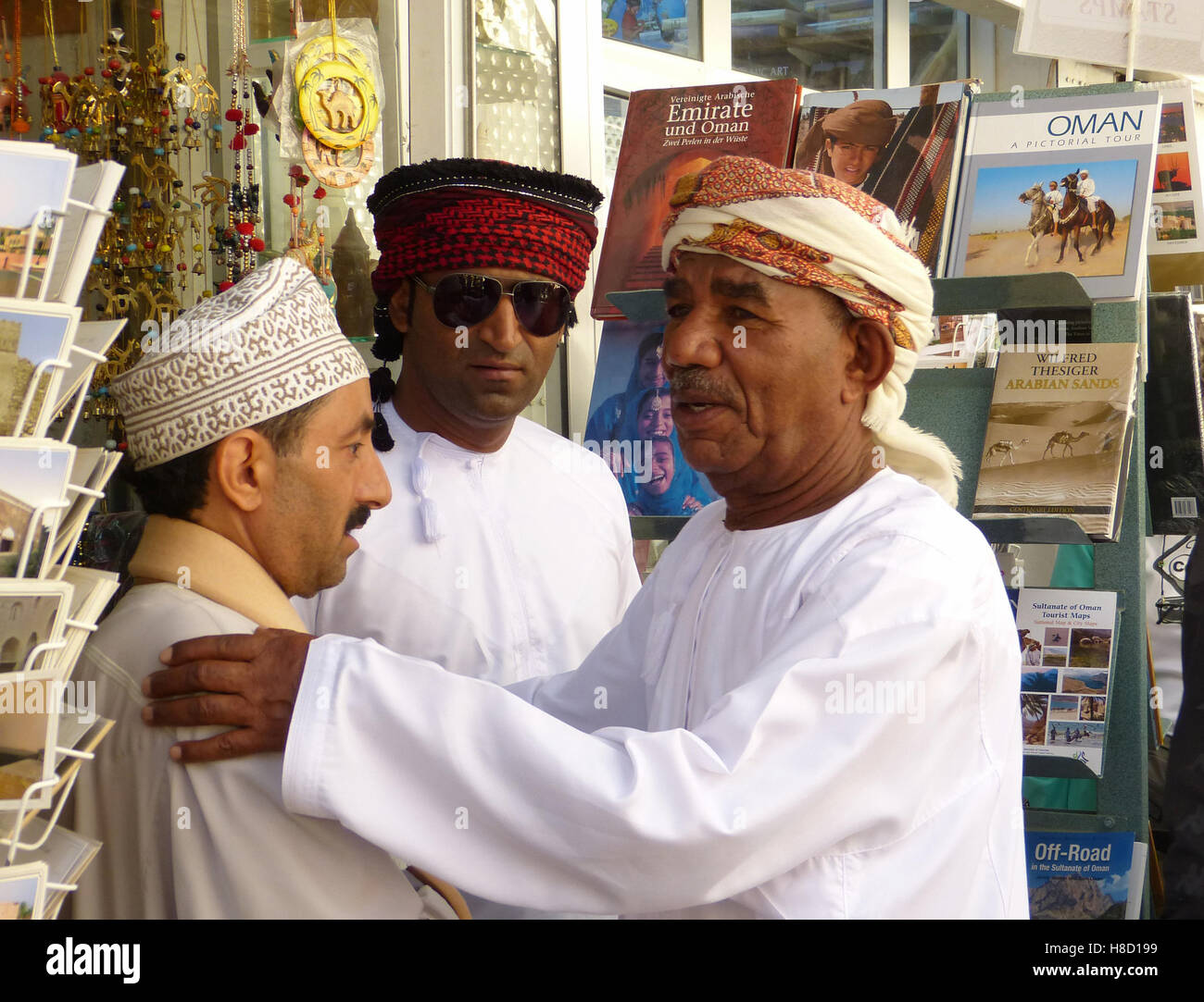 Souk à Nizwa, Oman Händler im Gespräch Banque D'Images