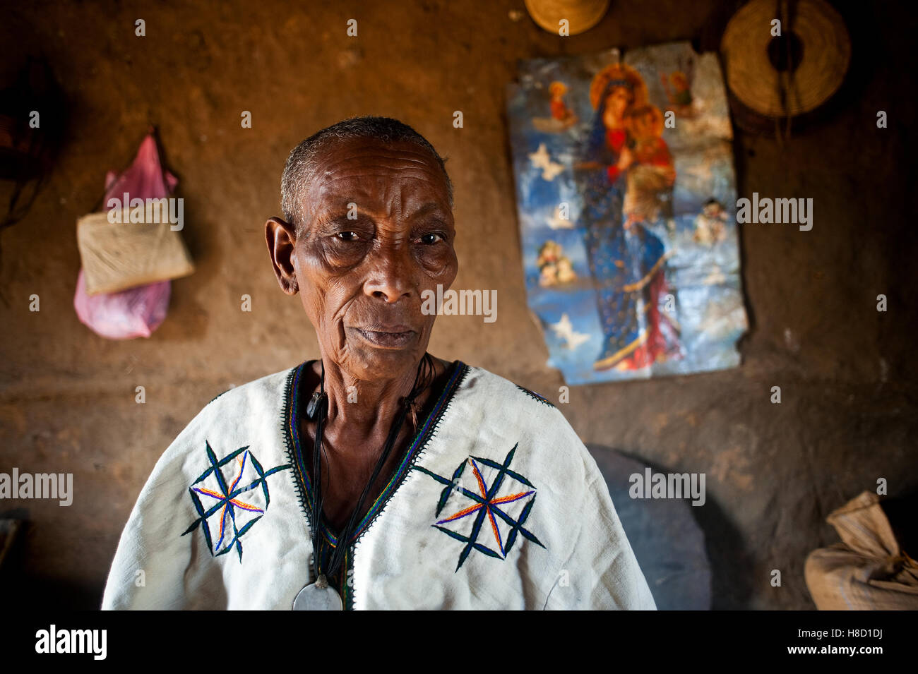 Femme appartenant au groupe ethnique Amhara (Éthiopie). Elle est à la maison, il est un chrétien orthodoxe. Banque D'Images