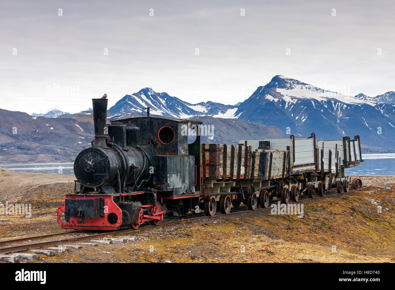 Ancien train minier à Ny Alesund / Ny-Ålesund, Svalbard Spitzberg / Banque D'Images