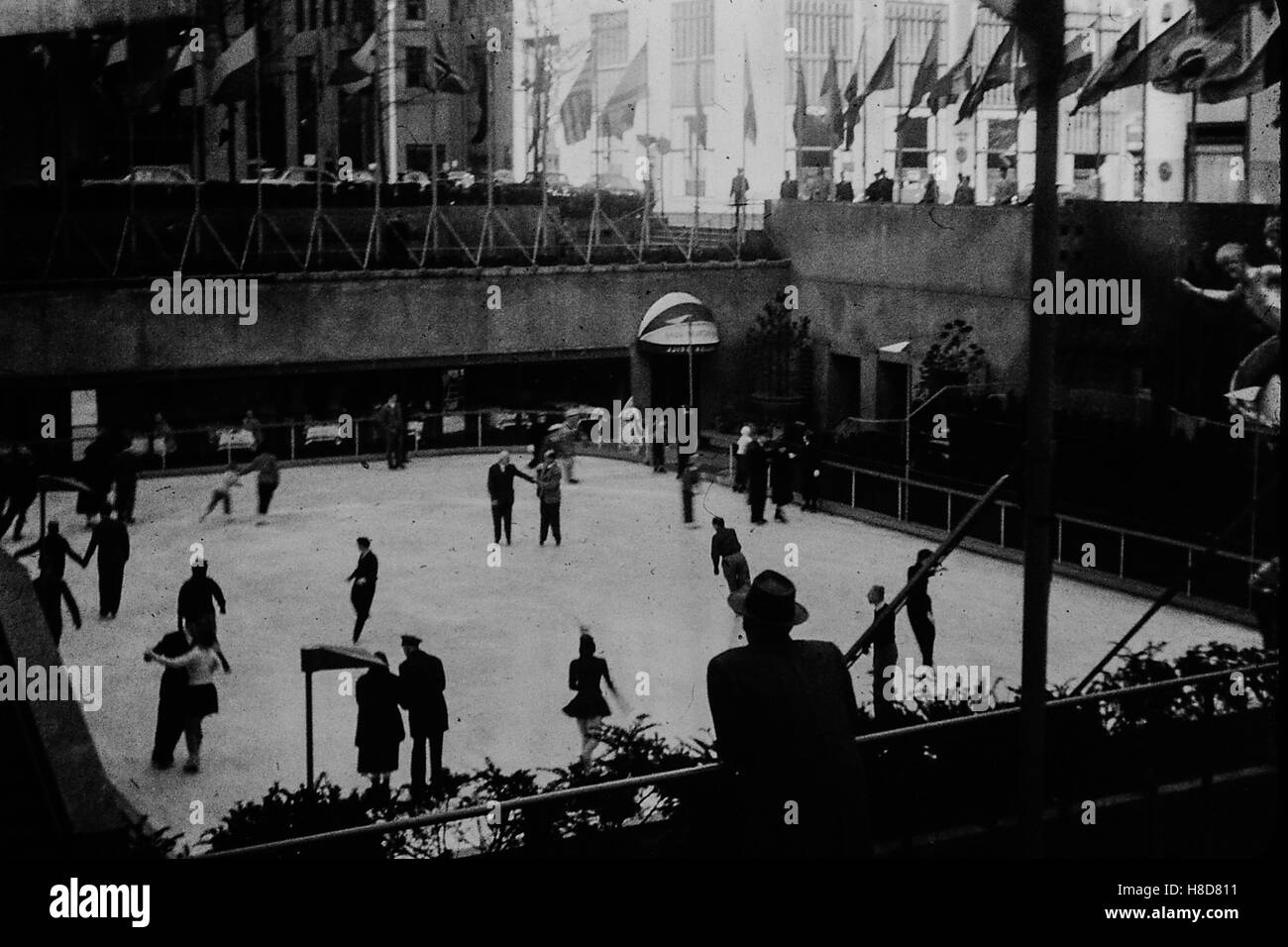 Vintage Rockefeller Center Ice Skating NYC NY Thanksgiving 1950 Banque D'Images