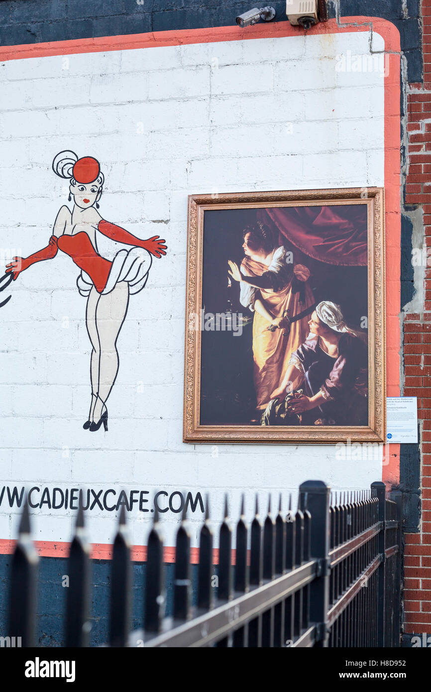 Detroit, Michigan - une reproduction de 'Judith et sa servante avec la tête d'Holopherne" sur le mur de l'Cadieux Cafe, Banque D'Images