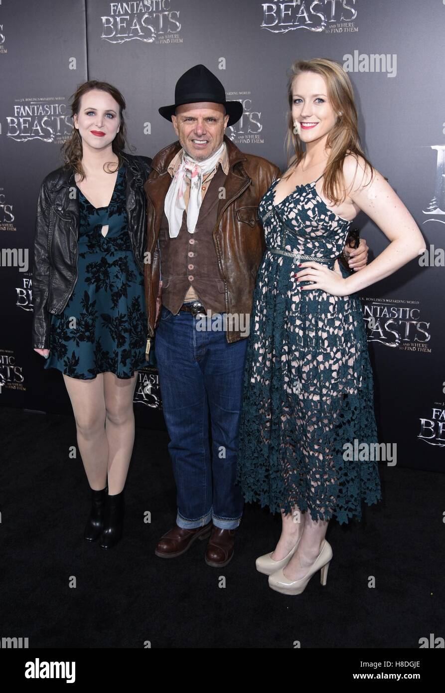 New York, NY, USA. 10 Nov, 2016. Joe Pantoliano, Michelle Pantoliano, Isabella Pantoliano aux arrivées pour les animaux fantastiques et où les trouver Première Mondiale, Alice Tully Hall au Lincoln Center, New York, NY 10 Novembre, 2016. Credit : Derek Storm/Everett Collection/Alamy Live News Banque D'Images