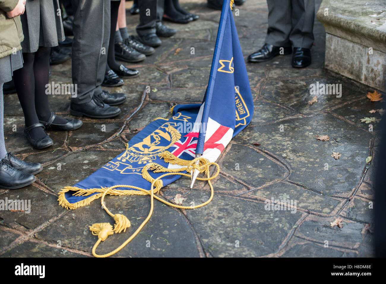 Brentwood, Essex, 11 novembre 2016, British Legion Standard, le jour de l'Armistice à Brentwood, Essex Crédit : Ian Davidson/Alamy Live News Banque D'Images