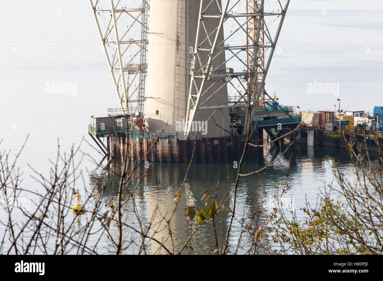 Queensferry, Edinburgh, Ecosse, 11 septembre, novembre, 2016. Forth Bridges. La 2ème rue pont est presque terminée, et cette photo illustre les travaux de construction et d'assemblages de la jetée nord et ponton. Phil Hutchinson/Alamy Live News Banque D'Images