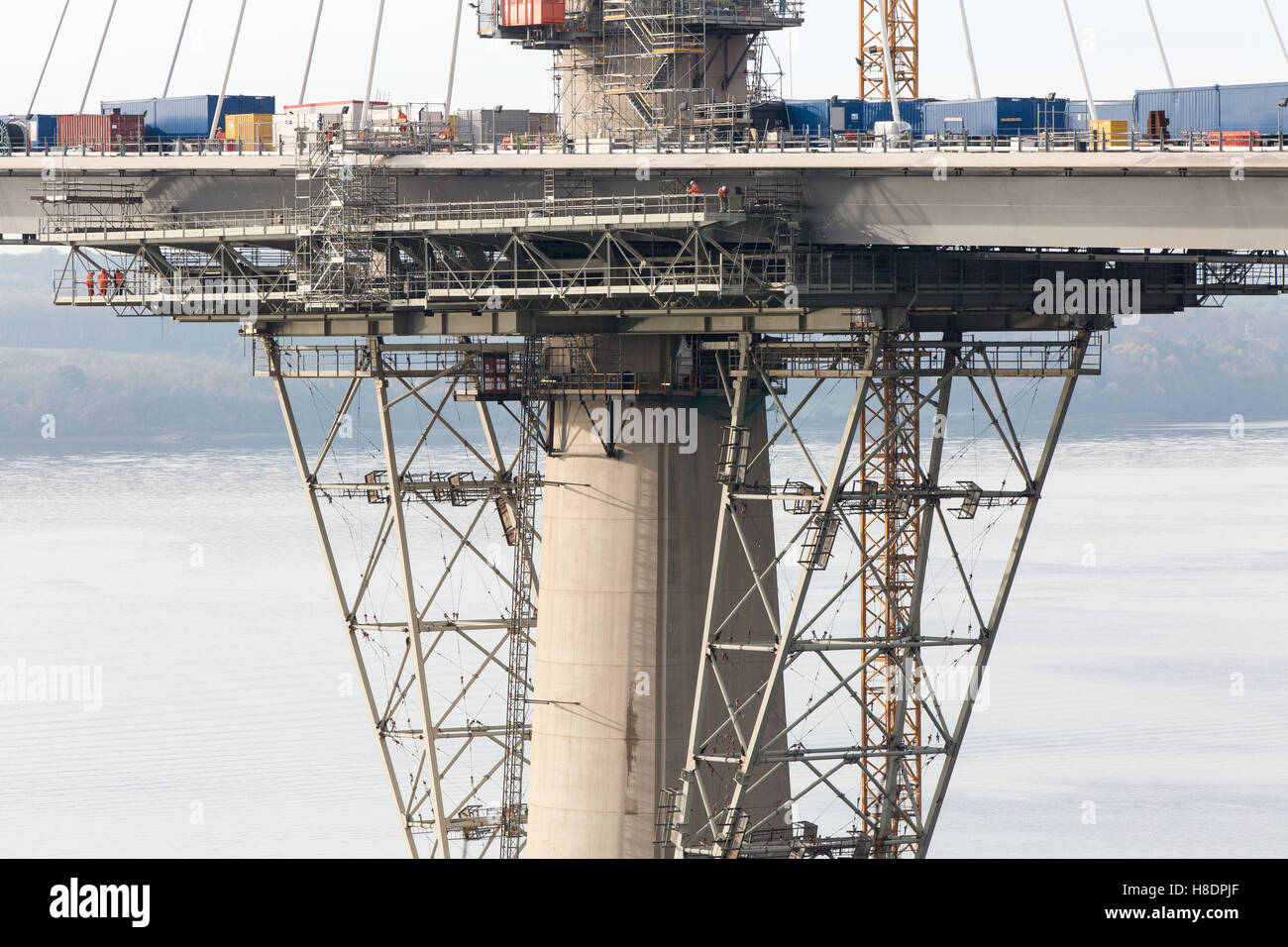 Queensferry, Edinburgh, Ecosse, 11 septembre, novembre, 2016. Forth Bridges. La 2ème rue pont est presque terminée, et cette photo illustre les travaux de construction et d'assemblages de la jetée nord et ponton. Phil Hutchinson/Alamy Live News Banque D'Images