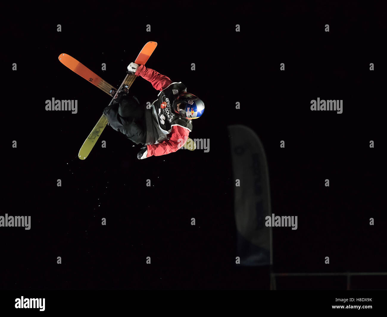 Milan, Italie. 11 novembre, 2016. Course de ski acrobatique au cours de Big Air Milan. Credit : Federico Rostagno/Alamy Live News Banque D'Images