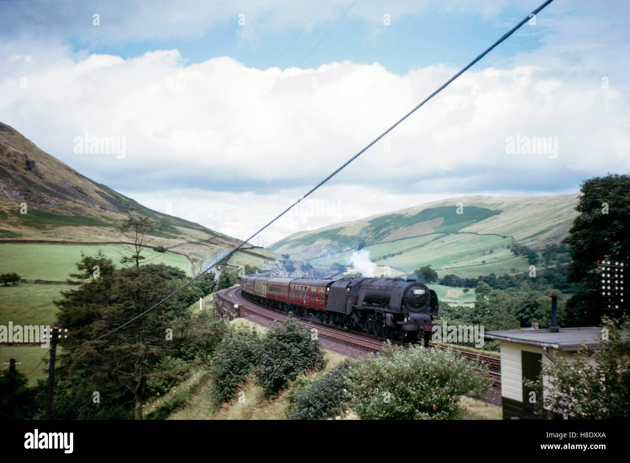 Un original british rail locomotive à vapeur classe couronnement dans les années 1960, uk Banque D'Images