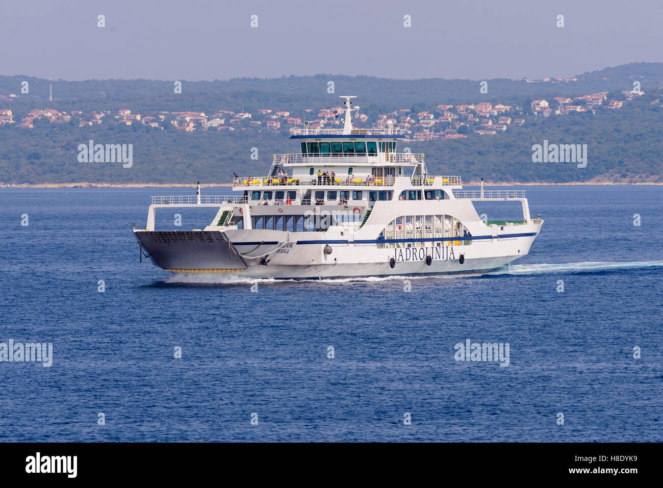 Split, Croatie - 15 septembre 2016 : Ferry ship Ilovik sur route régulière entre Krk et Cres. Exploité par ferry Jadrolinija Banque D'Images