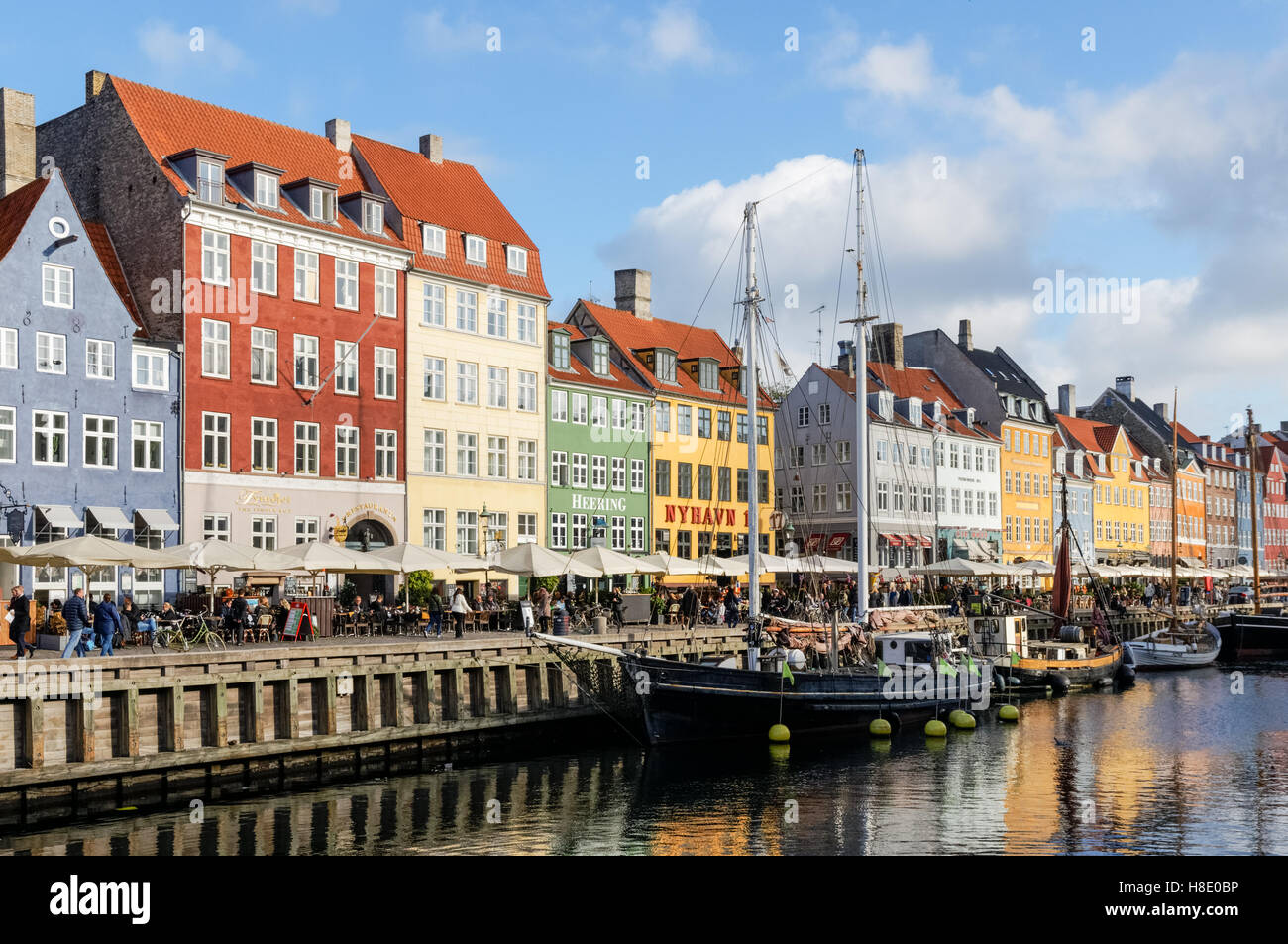 Maisons colorées le long du canal de Nyhavn à Copenhague, Danemark Banque D'Images