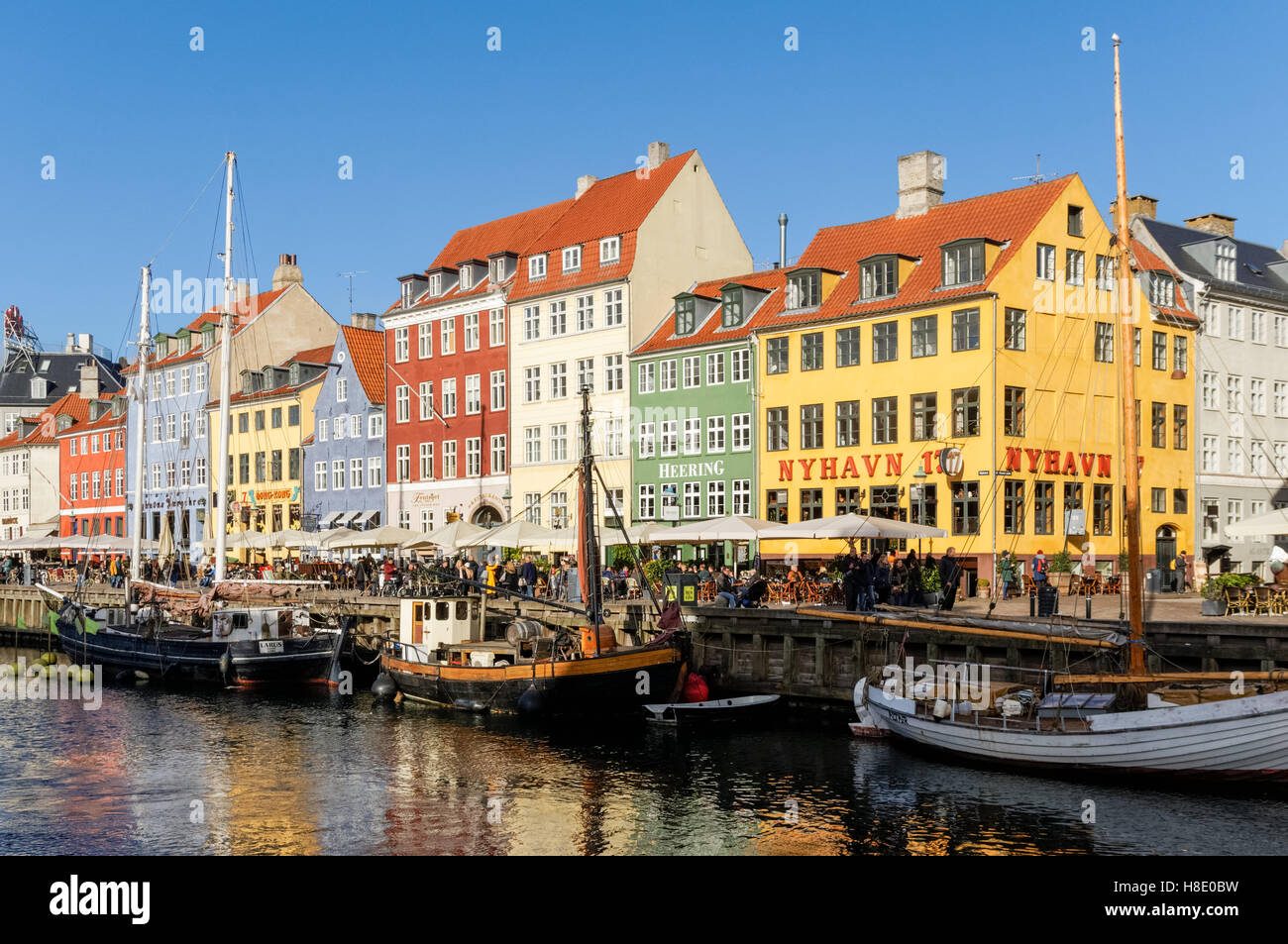 Maisons colorées le long du canal de Nyhavn à Copenhague, Danemark Banque D'Images