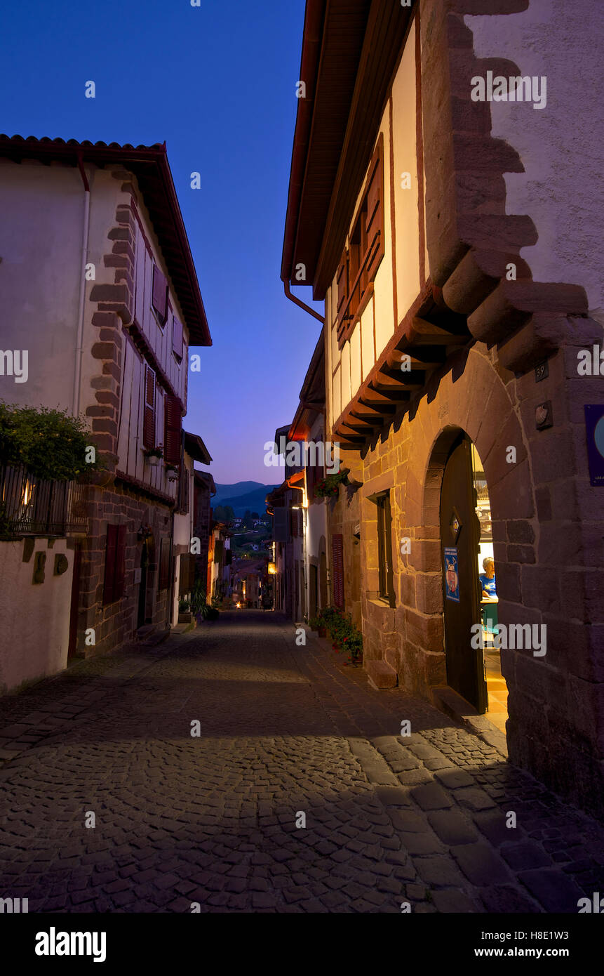 Amis du Chemin de St Jacques, Rue de la Citadelle, St Jean Pied de Port, France Banque D'Images