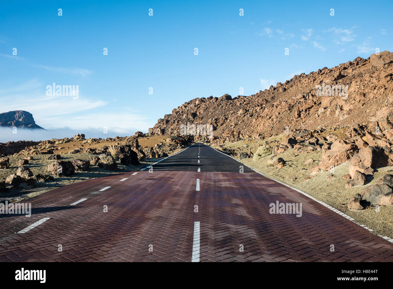 Paysage lunaire sur la route dans le Las Minas de San Jose, Ibiza, Espagne Banque D'Images