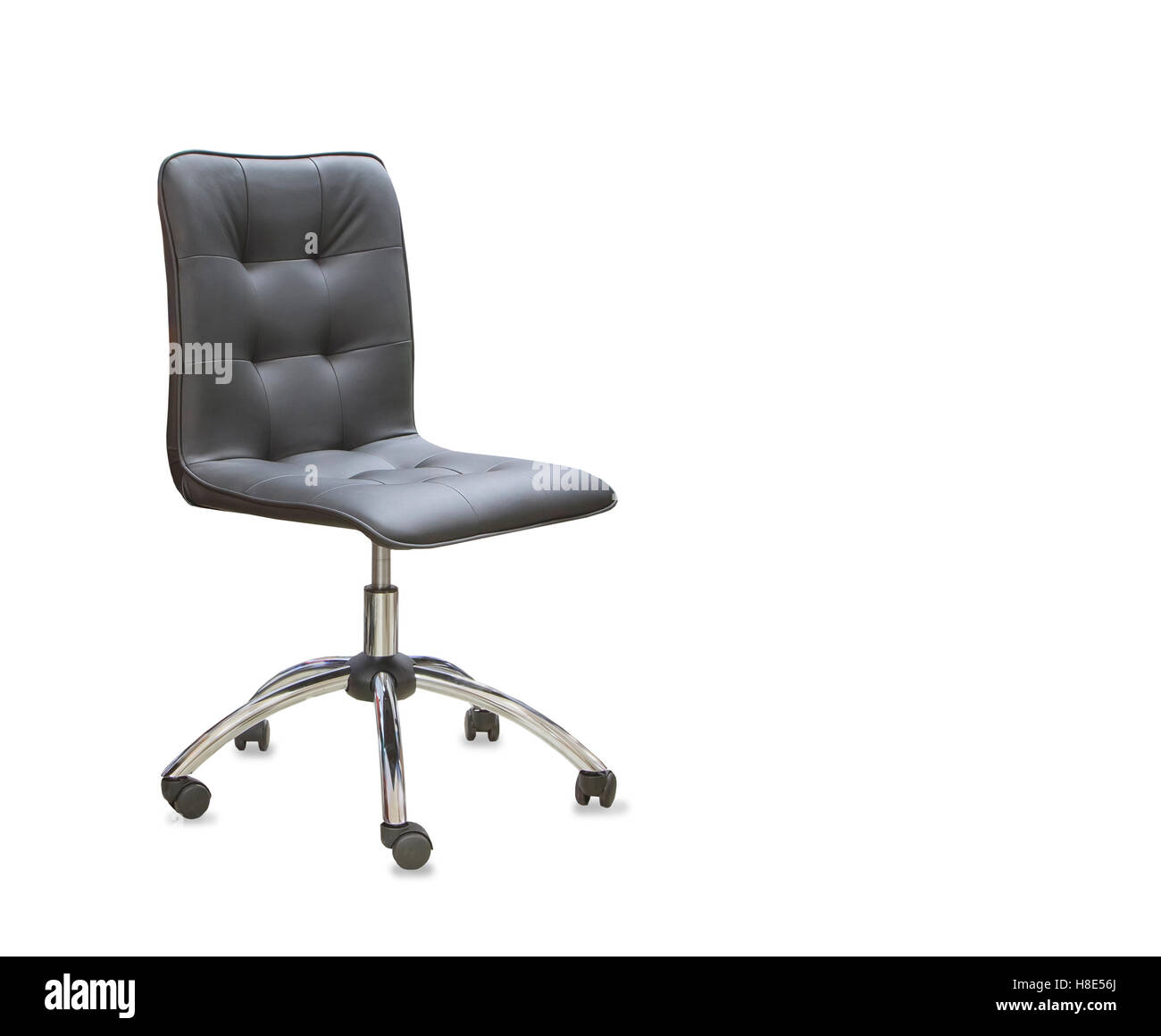 Chaise de bureau moderne cuir noir. Isolé Banque D'Images