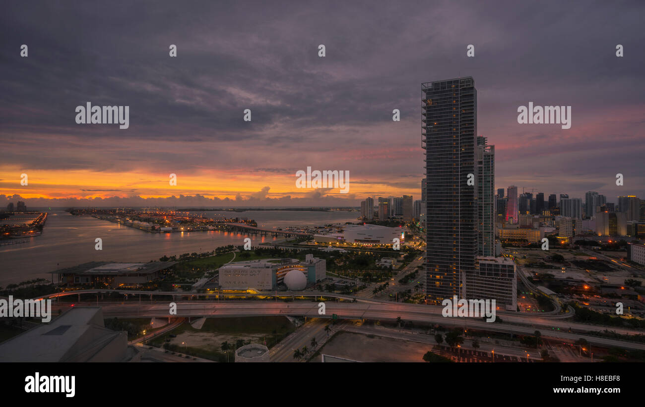 Le centre-ville de Miami Sunset Banque D'Images