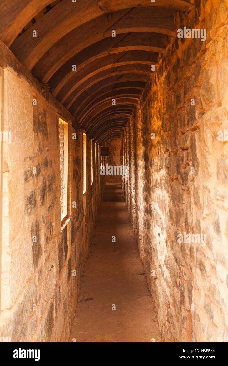 Un couloir dans le château de Guedelon Photo Stock Alamy
