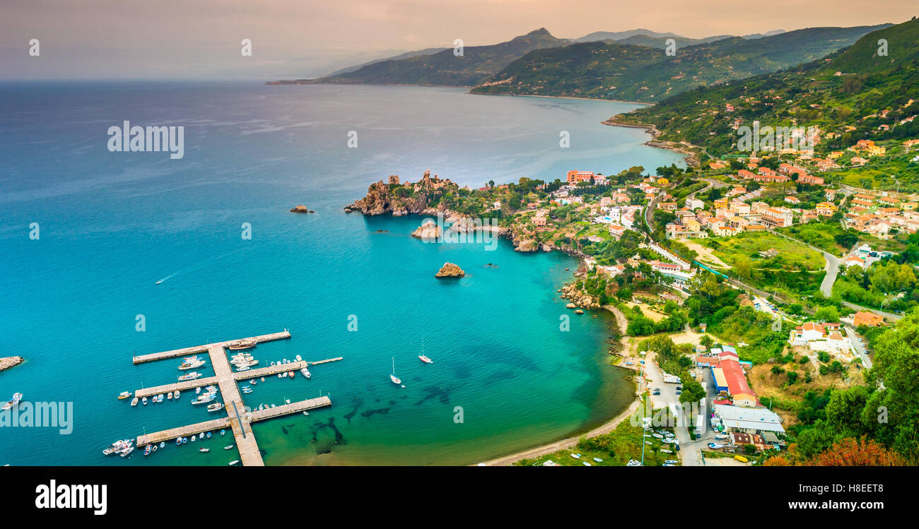 Areal view de Cefalu, Italie. Banque D'Images