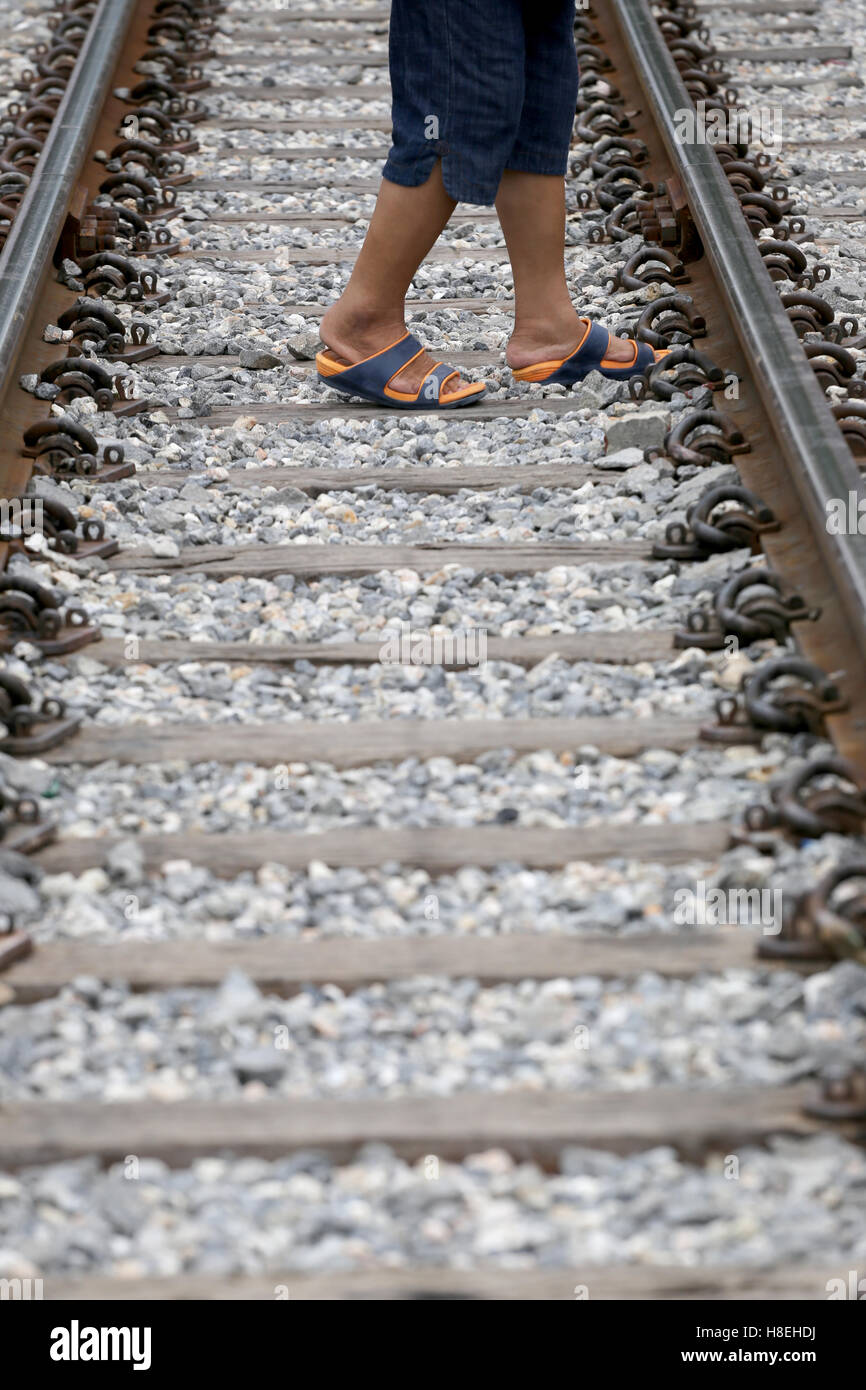 Les gens traversaient en fer vieux concept de voyage. Banque D'Images