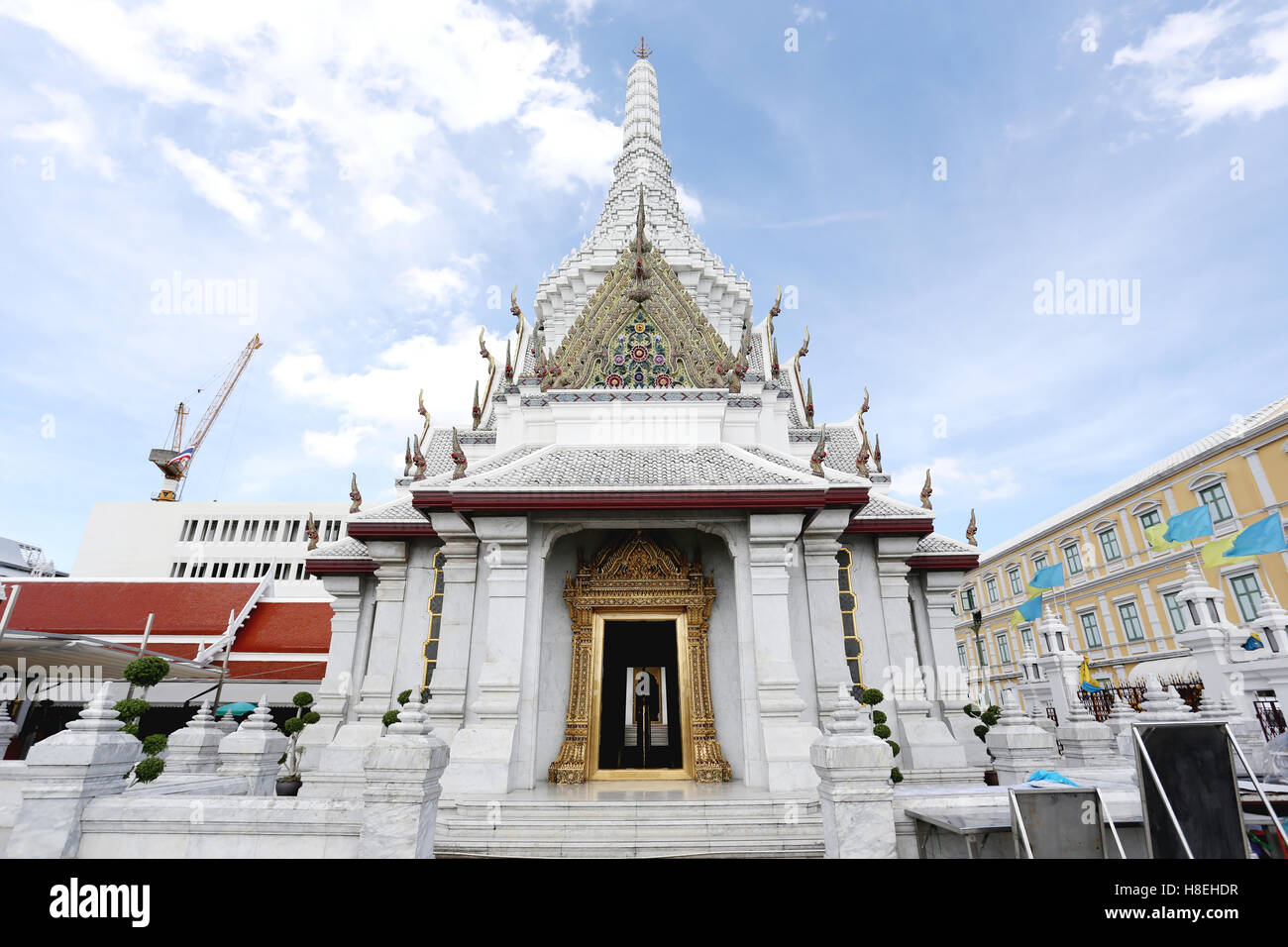La Ville Pilier de culte de Bangkok sur le fond bleu du ciel,la ville Pilier de culte ouvert au public en général d'observer et de prendre un Banque D'Images