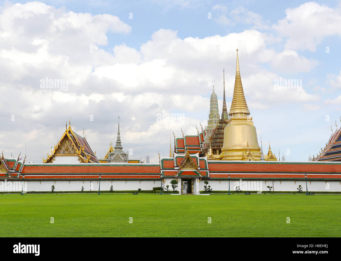 L'architecture de Thaïlande Wat Phra Kaew (Temple du Bouddha d'Émeraude), les destinations de repères d'agrément et de nombreux touristes. Banque D'Images