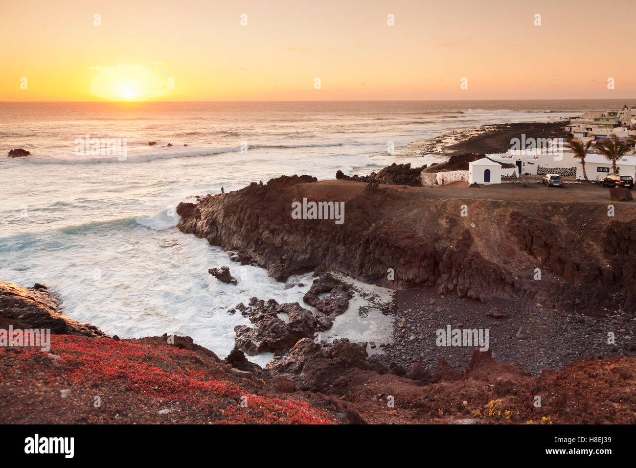 Village de pêche au coucher du soleil d'El Golfo, Lanzarote, Canaries, Espagne, Europe, Atlantique Banque D'Images