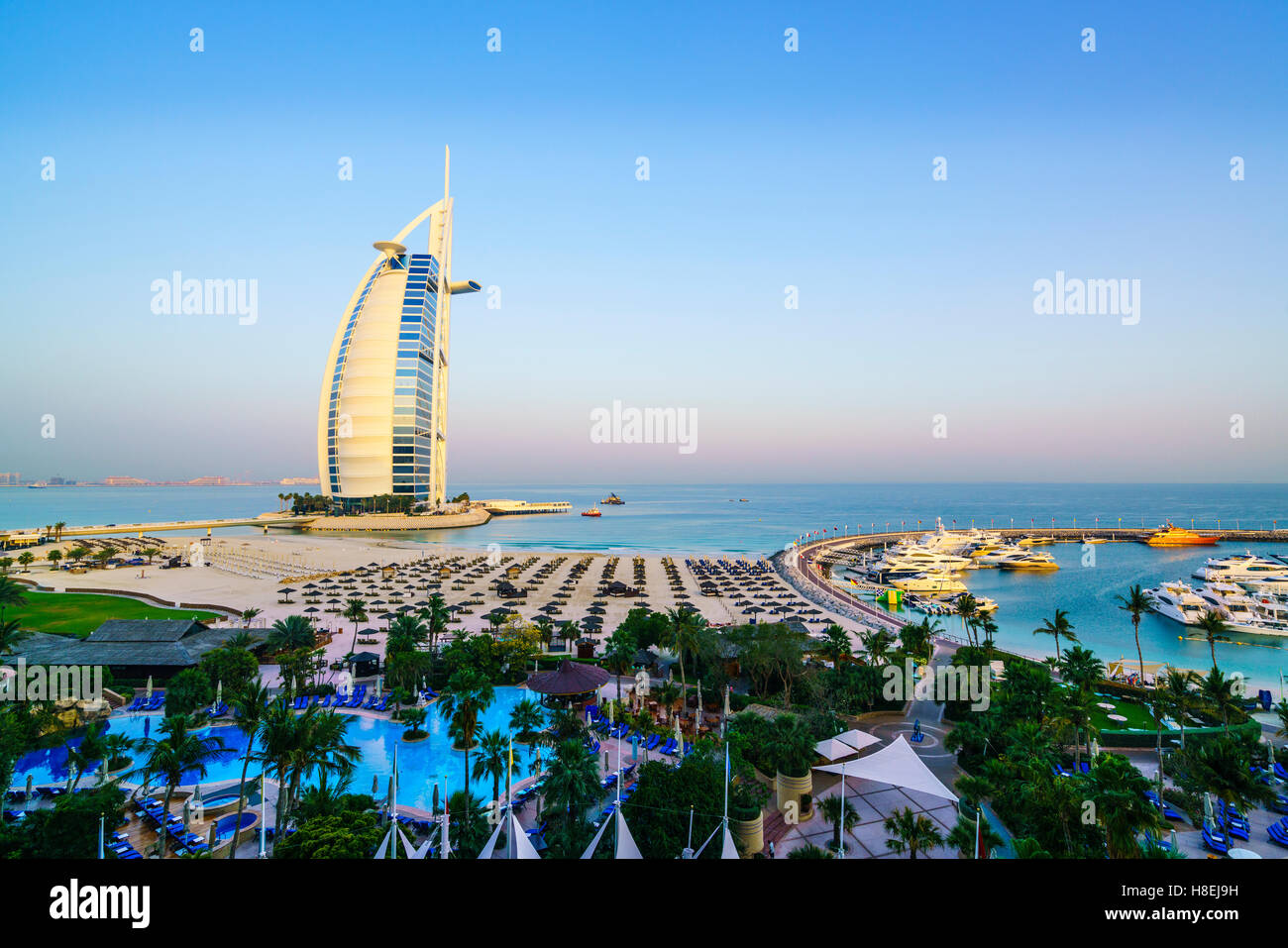 Burj Al Arab, la plage de Jumeirah, Dubai, Émirats arabes unis, Moyen Orient Banque D'Images