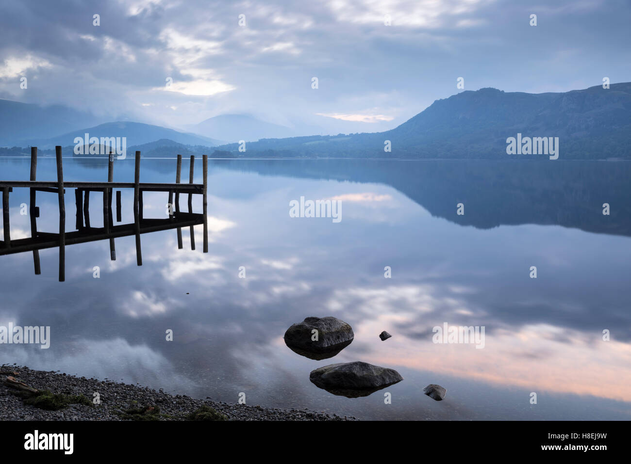Brandlehow Bay, Borrowdale, lac Derwent Water à l'aube, Parc National de Lake District, Cumbria, Angleterre, Royaume-Uni, Europe Banque D'Images