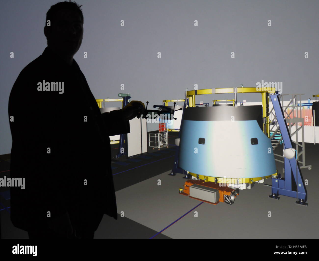 Une réalité virtuelle 3D visualization system est utilisé pour organiser la production à l'usine Safran nacelle de Le Havre (France) Banque D'Images