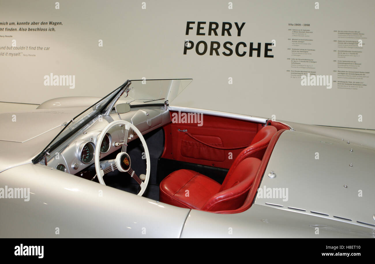 Les voitures de sport Porsche, exposition, musée Porsche à Stuttgart, Bade-wurtemberg Porscheplatz dans Banque D'Images